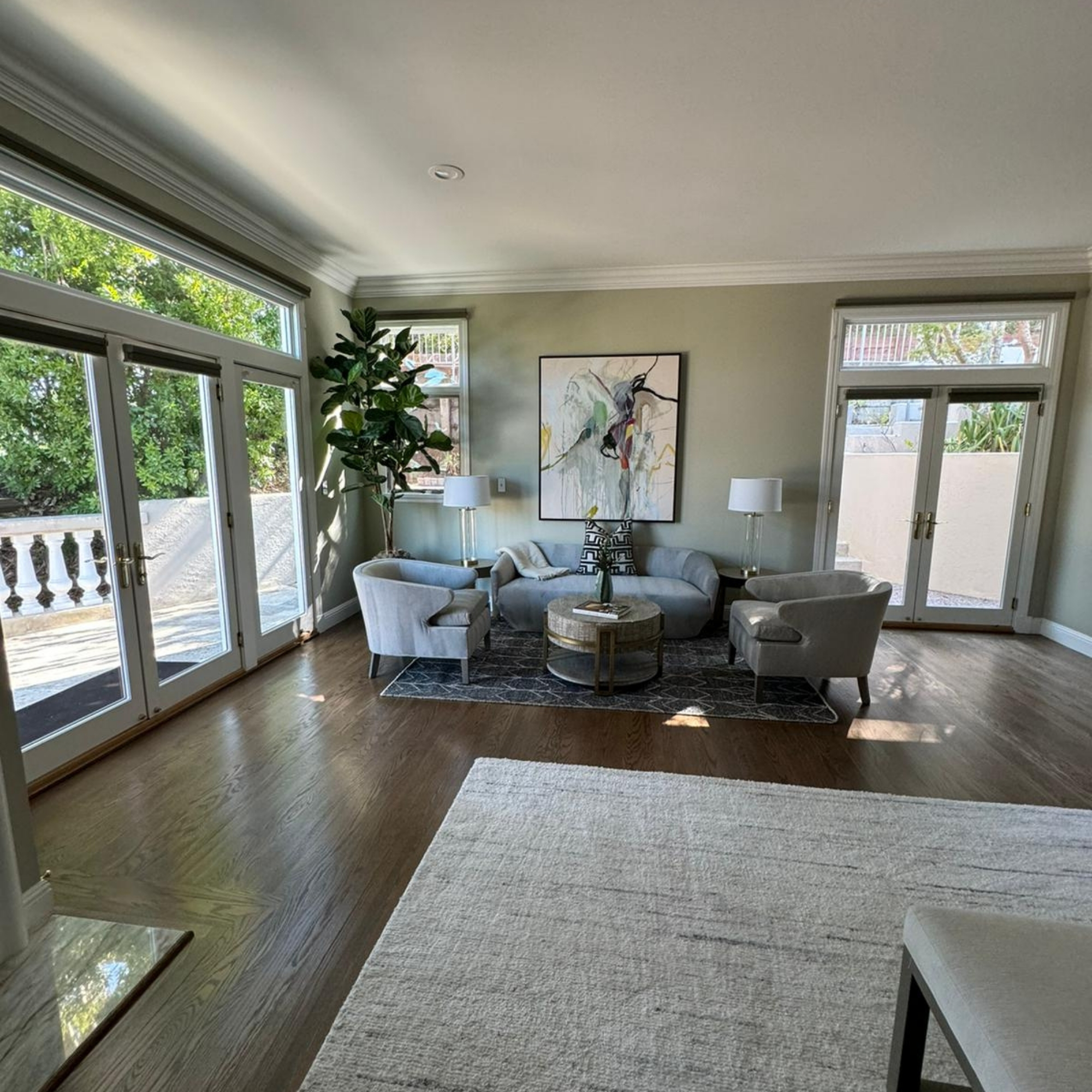 Transform your living room with our expert cleaning services! We focus on every detail, from dusting furniture to cleaning hard floors, ensuring your space is both pristine and comfortable. Our team works quickly and efficiently to refresh your living room.