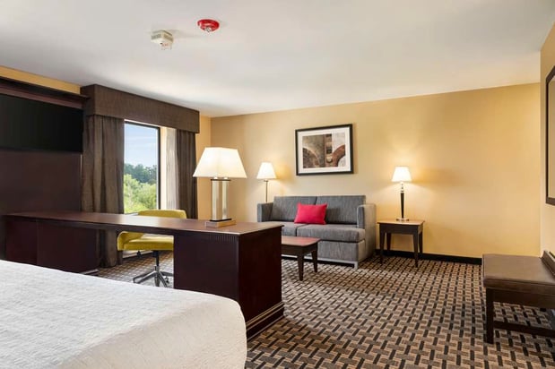 Images Hampton Inn & Suites Pine Bluff