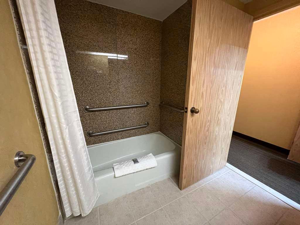ADA Mobility Accessible Bathroom SureStay Plus By Best Western Hopkinsville Hopkinsville (270)874-2680