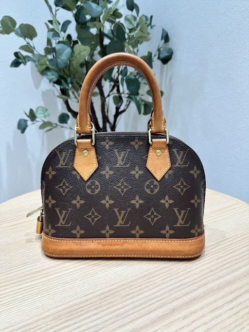 Images KOMEHYO（コメ兵）買取センタークリスタ長堀