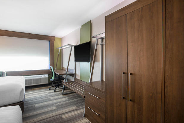 Images Holiday Inn Express & Suites Ludington, an IHG Hotel