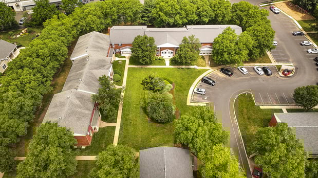 Images Country Manor Apartments