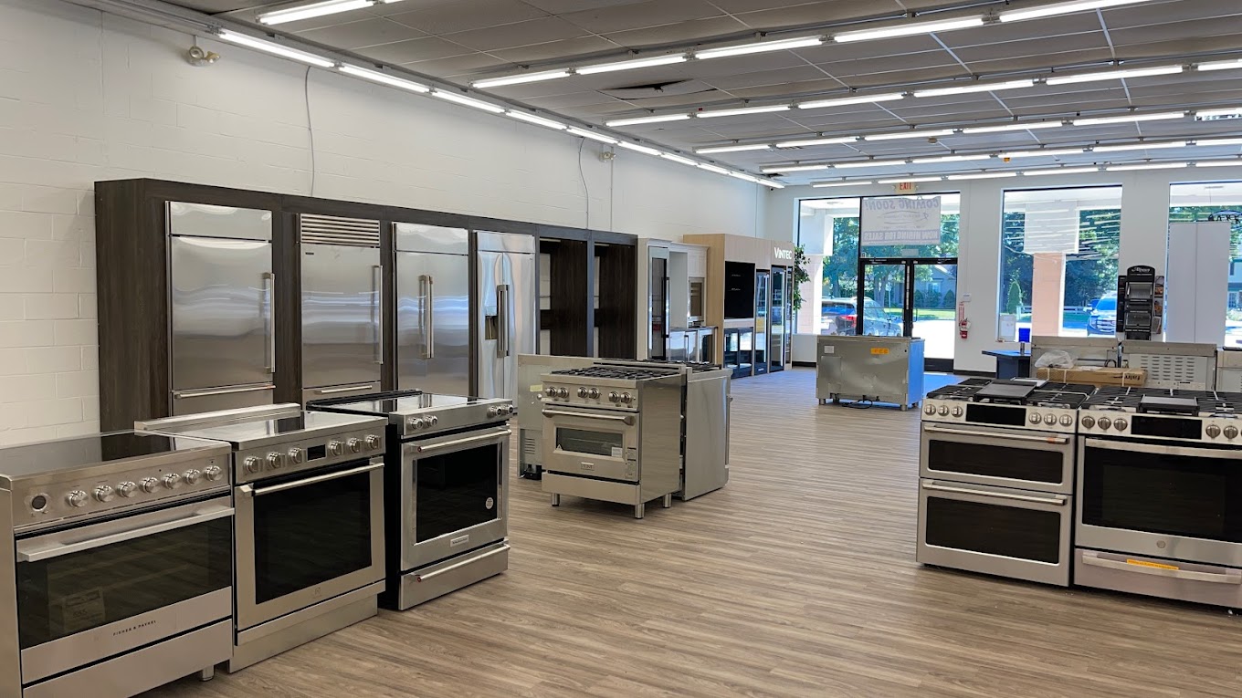 Bill & Rod's Appliance Show room - ovens