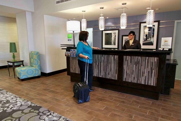 Images Hampton Inn & Suites Winnie