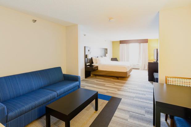 Images Holiday Inn Express & Suites Shelbyville by IHG