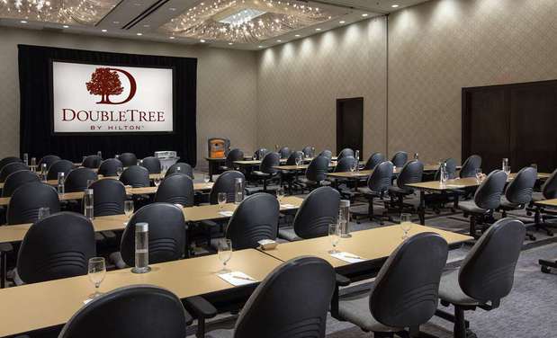 Images DoubleTree by Hilton Hotel Chicago - Oak Brook