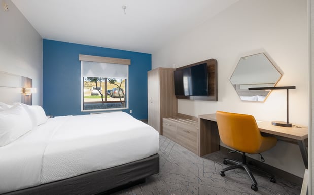 Images Holiday Inn Express & Suites Saint Robert - Leonard Wood by IHG