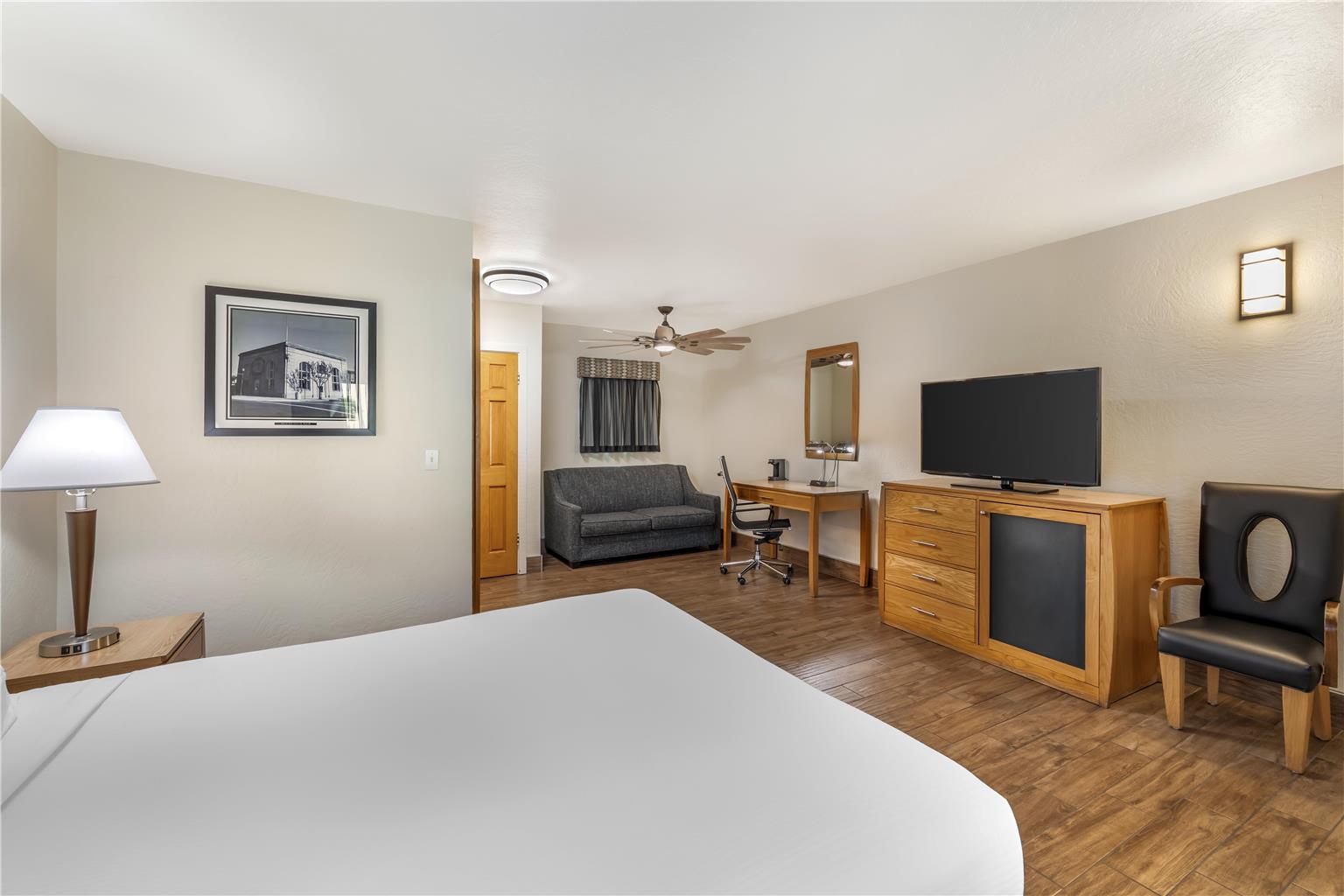 Queen - Sofabed with No Balcony