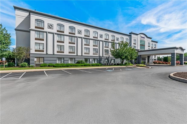 Images Spark by Hilton Mechanicsburg