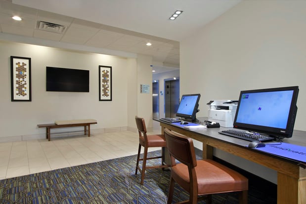 Images Holiday Inn Express & Suites Columbus North by IHG