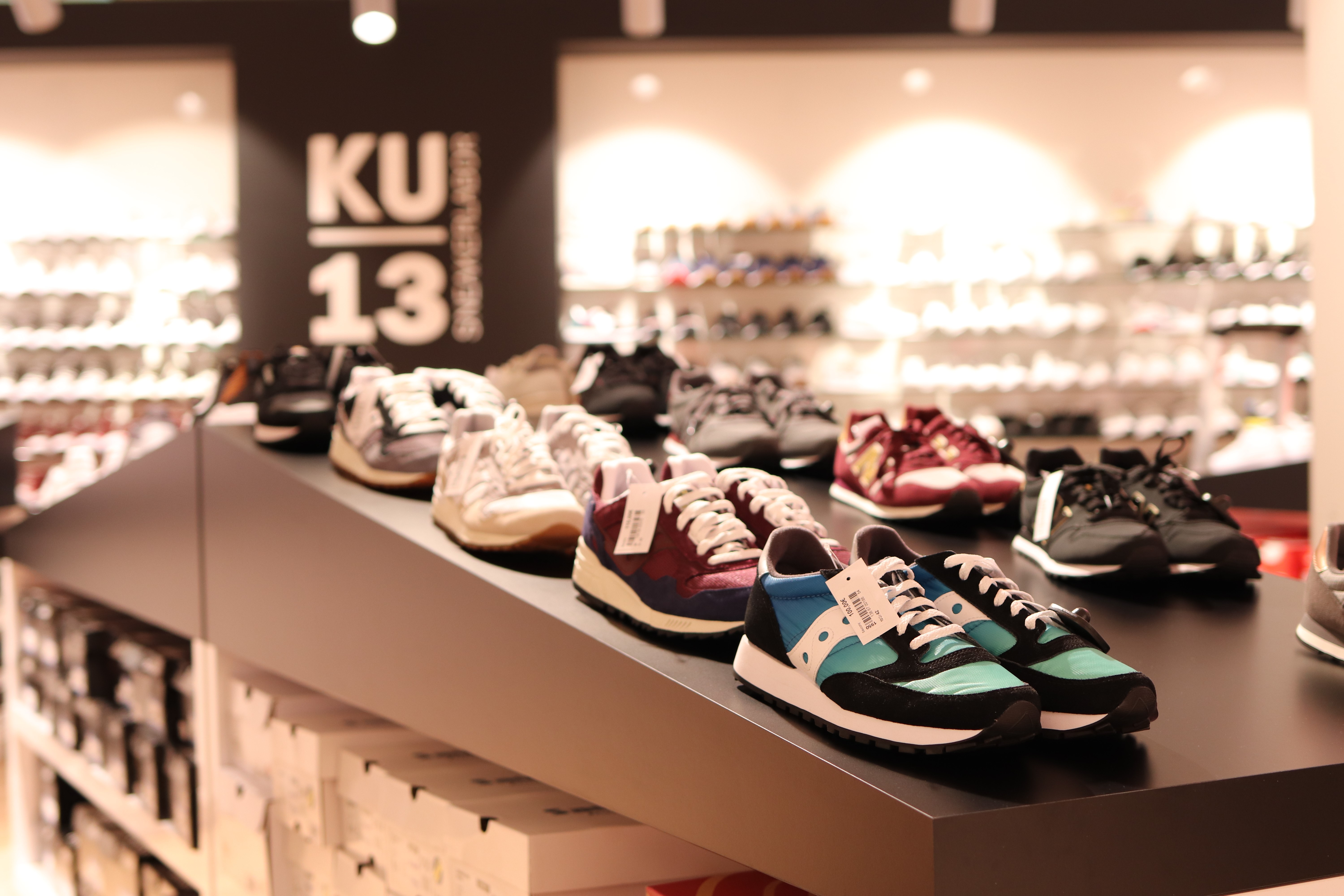 Schuh Mücke in München im daseinstein Einkaufszentrum Sneaker
