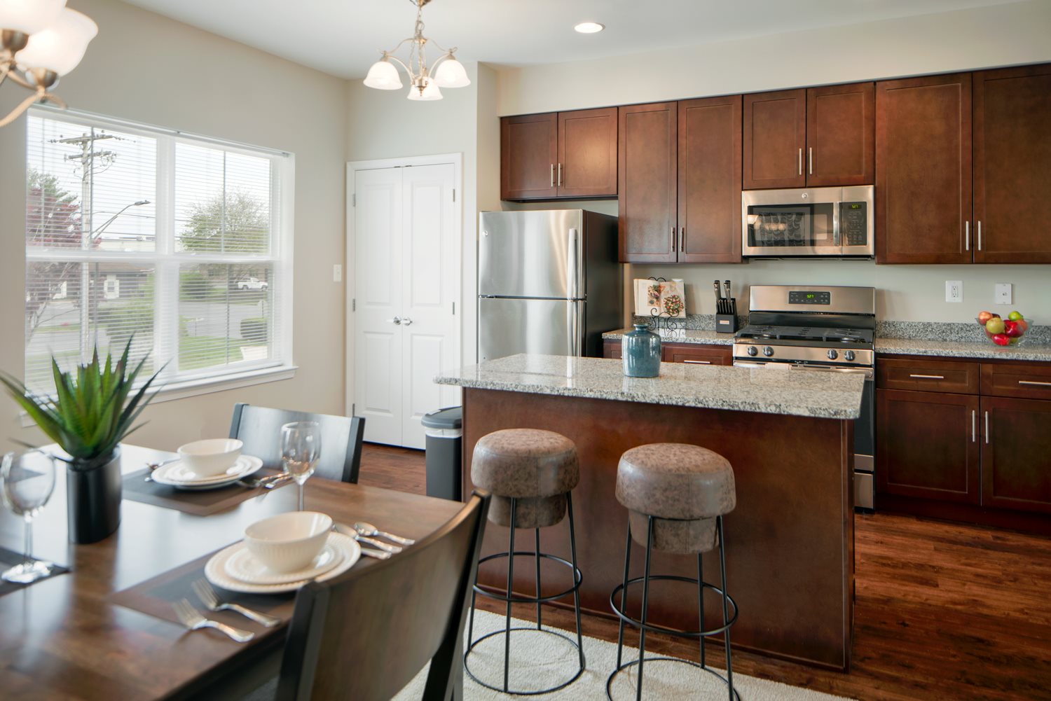 Kitchen and Dining at Townes at Pine Orchard Apartments Townes at Pine Orchard Ellicott City (844)484-3557