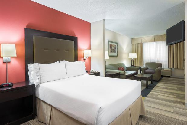 Images Holiday Inn Express & Suites Kendall East - Miami, an IHG Hotel