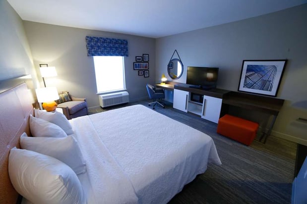 Images Hampton Inn & Suites Forest City