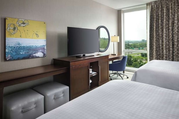 Images Hampton Inn & Suites Teaneck Glenpointe
