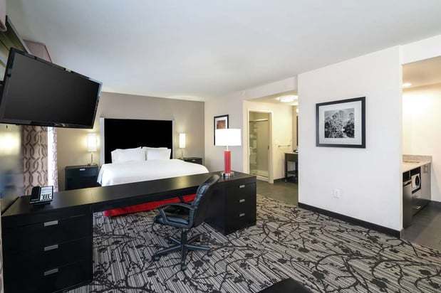 Images Hampton Inn & Suites Roanoke Airport