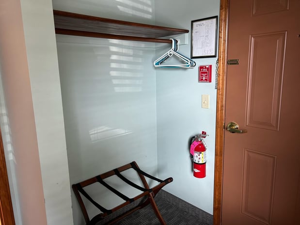 Images Redwood Inn & Suites