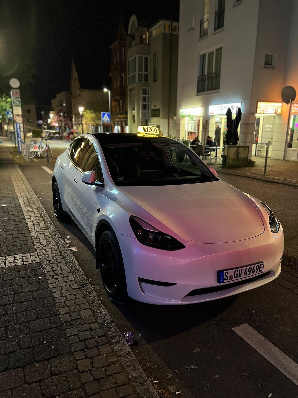 Taxi Tesla Stuttgart || Taxiunternehmen Gökhan Özmen | Whatsapp 7/24, Augsburger Straße 637 in Stuttgart