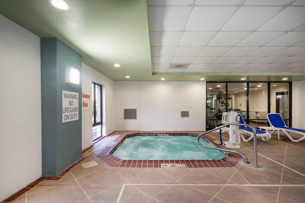 Images Holiday Inn Express & Suites Louisville East by IHG