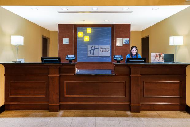 Images Holiday Inn Express & Suites North East, an IHG Hotel