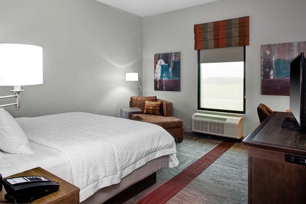 Images Hampton Inn & Suites Pittsburg Kansas Crossing