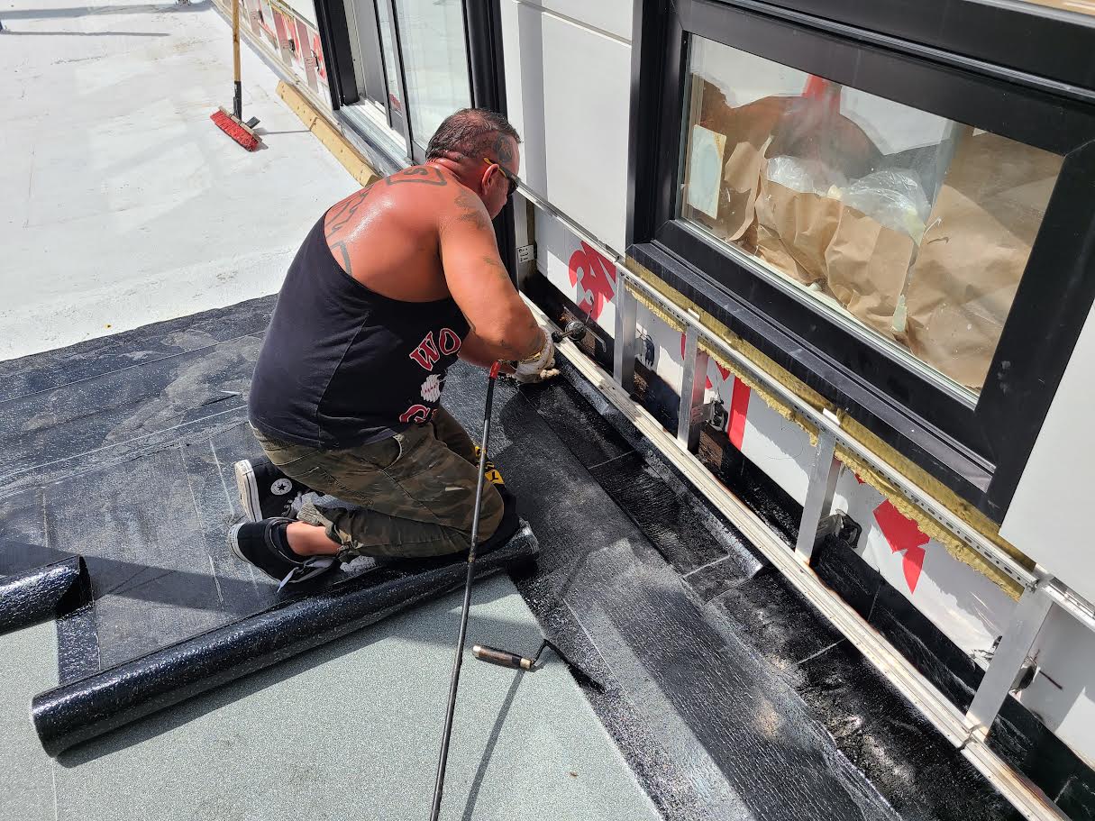 Images R&R ROOFING & RENOVATIONS LTD