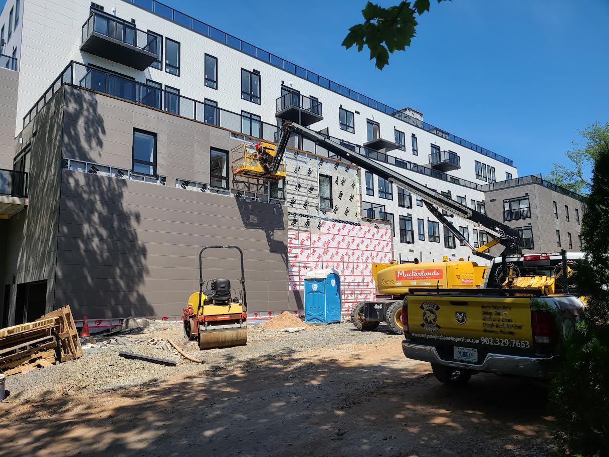 Images R&R ROOFING & RENOVATIONS LTD