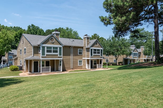 Images Grove at Stonebrook Apartments & Townhomes