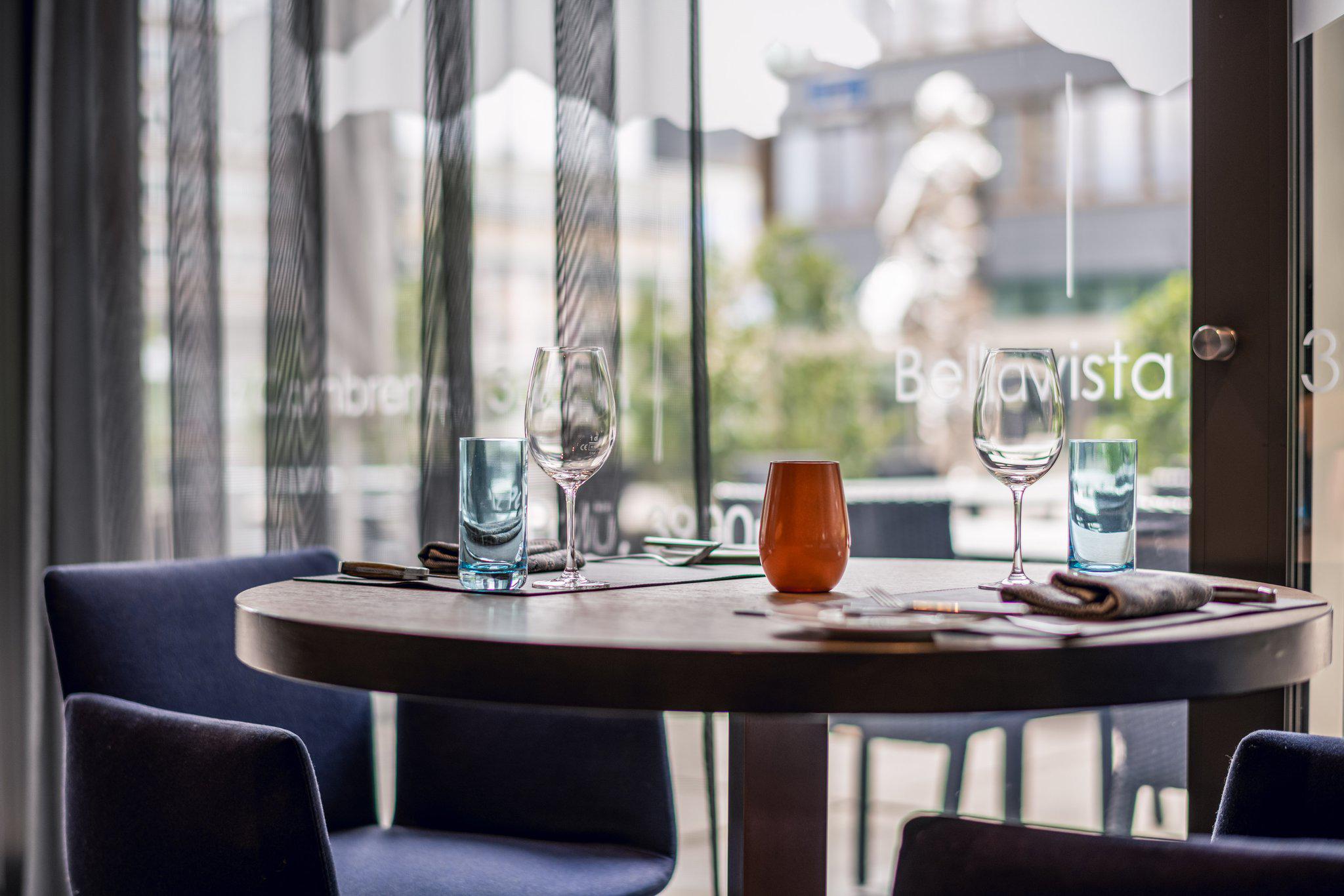 Sheraton Zurich Hotel, Pfingstweidstrasse 100 in Zurich