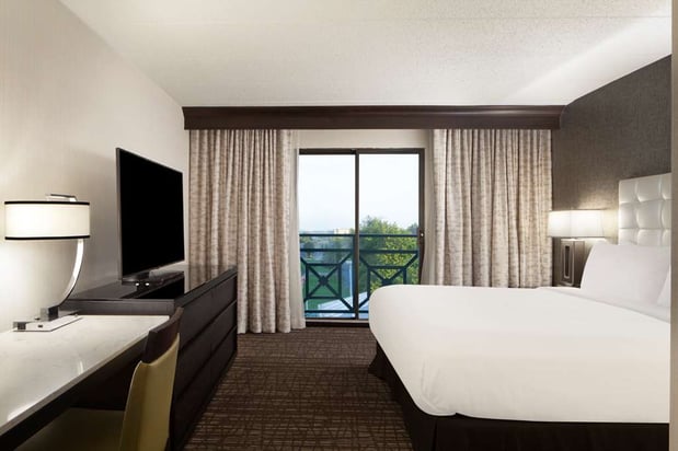 Images Embassy Suites by Hilton Philadelphia Airport