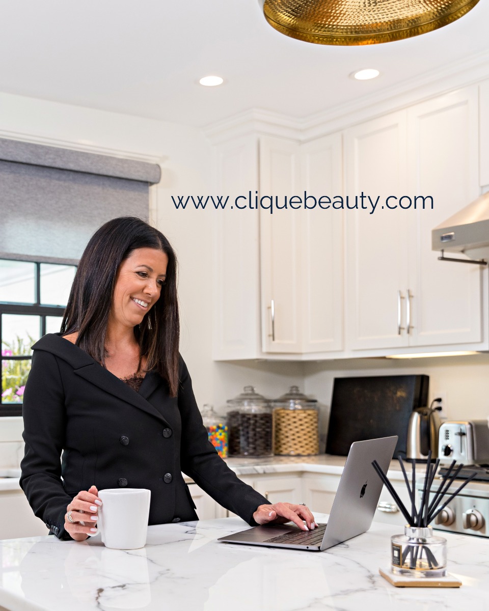 Clique Boutique - Holiday Manor Image