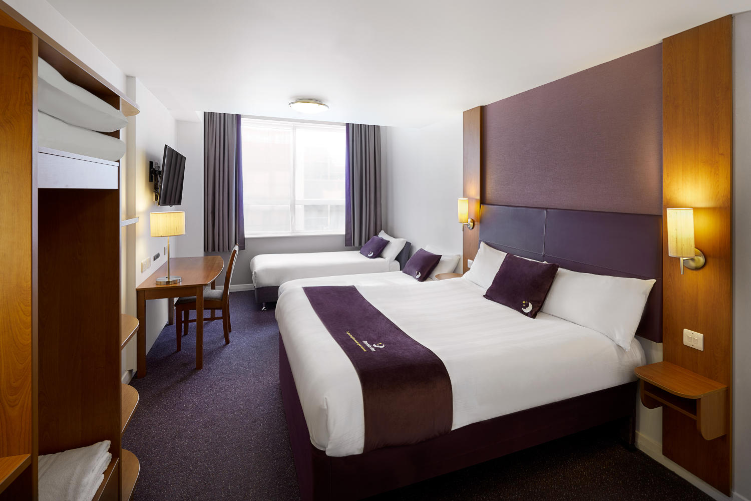 Premier Inn bedroom Premier Inn Corby hotel Kettering 03337 774625