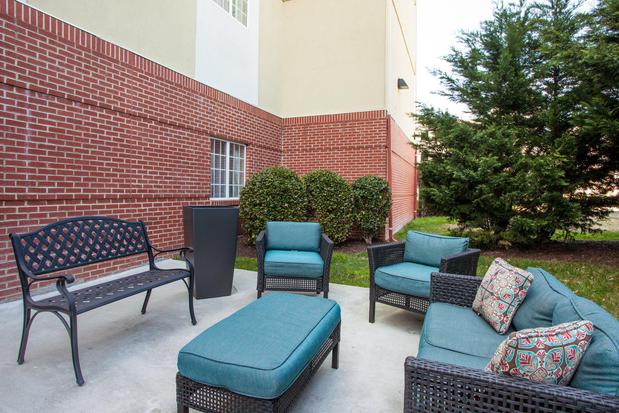 Images Candlewood Suites Virginia Beach Town Center by IHG