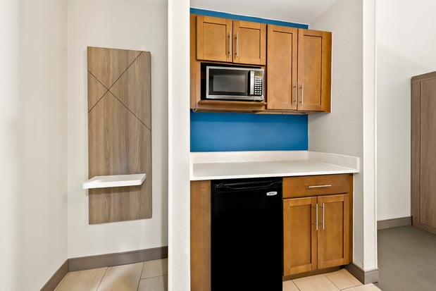 Images Holiday Inn Express & Suites Raleigh NE - Medical Ctr Area by IHG
