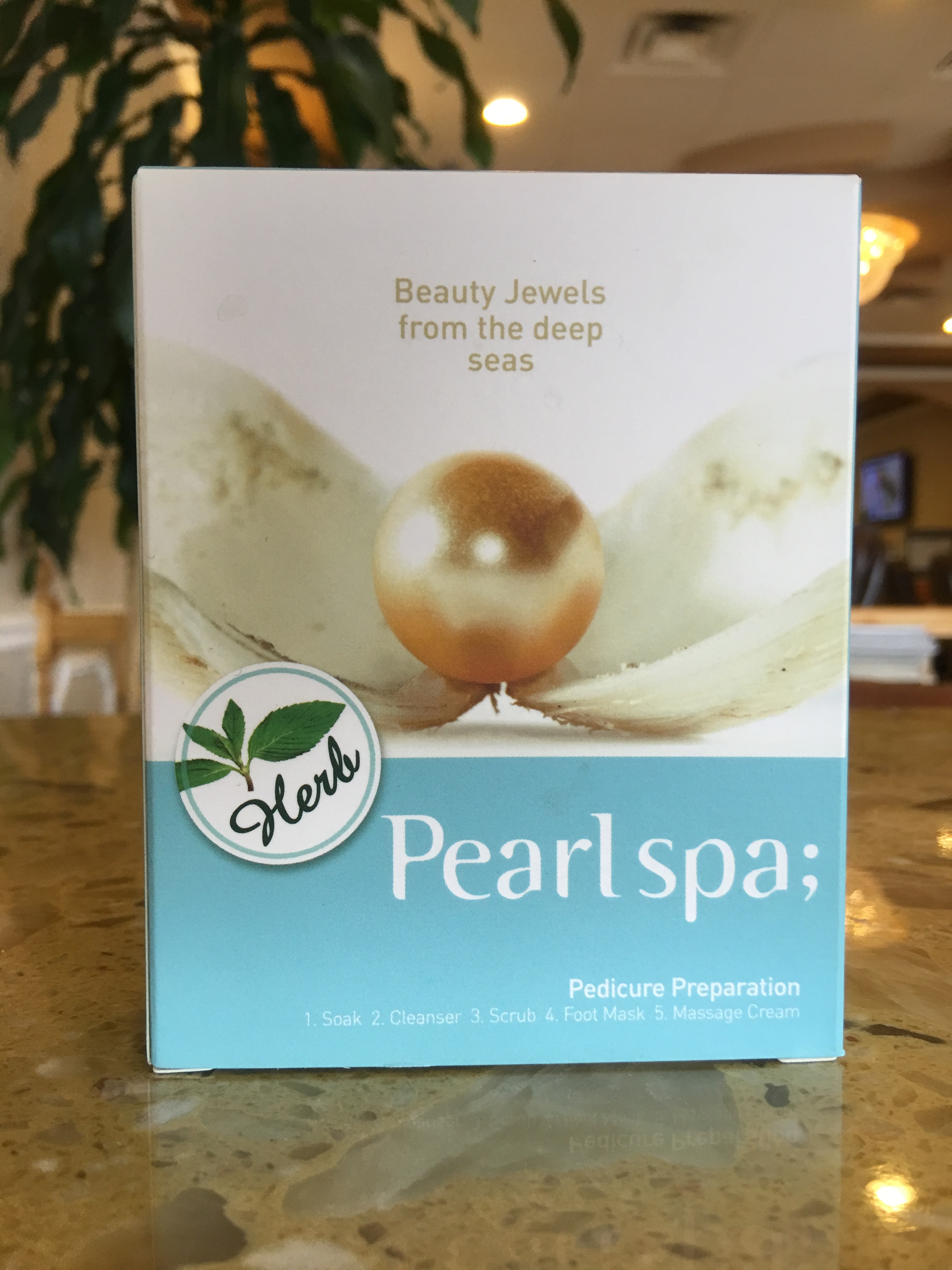 Pearl Spa; Beauty Jewels from the Deep Seas.  A 5 step Treatment including Soak, Cleanser, Scrub, Fo 