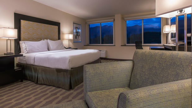 Images Holiday Inn Express & Suites Colorado Springs Central by IHG