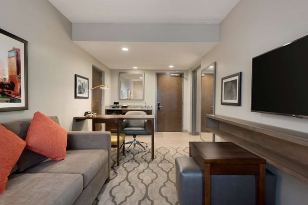 Images Embassy Suites by Hilton Chicago Naperville