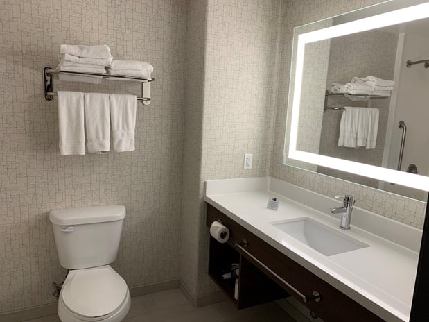 Images Holiday Inn Express & Suites Woodland Hills by IHG