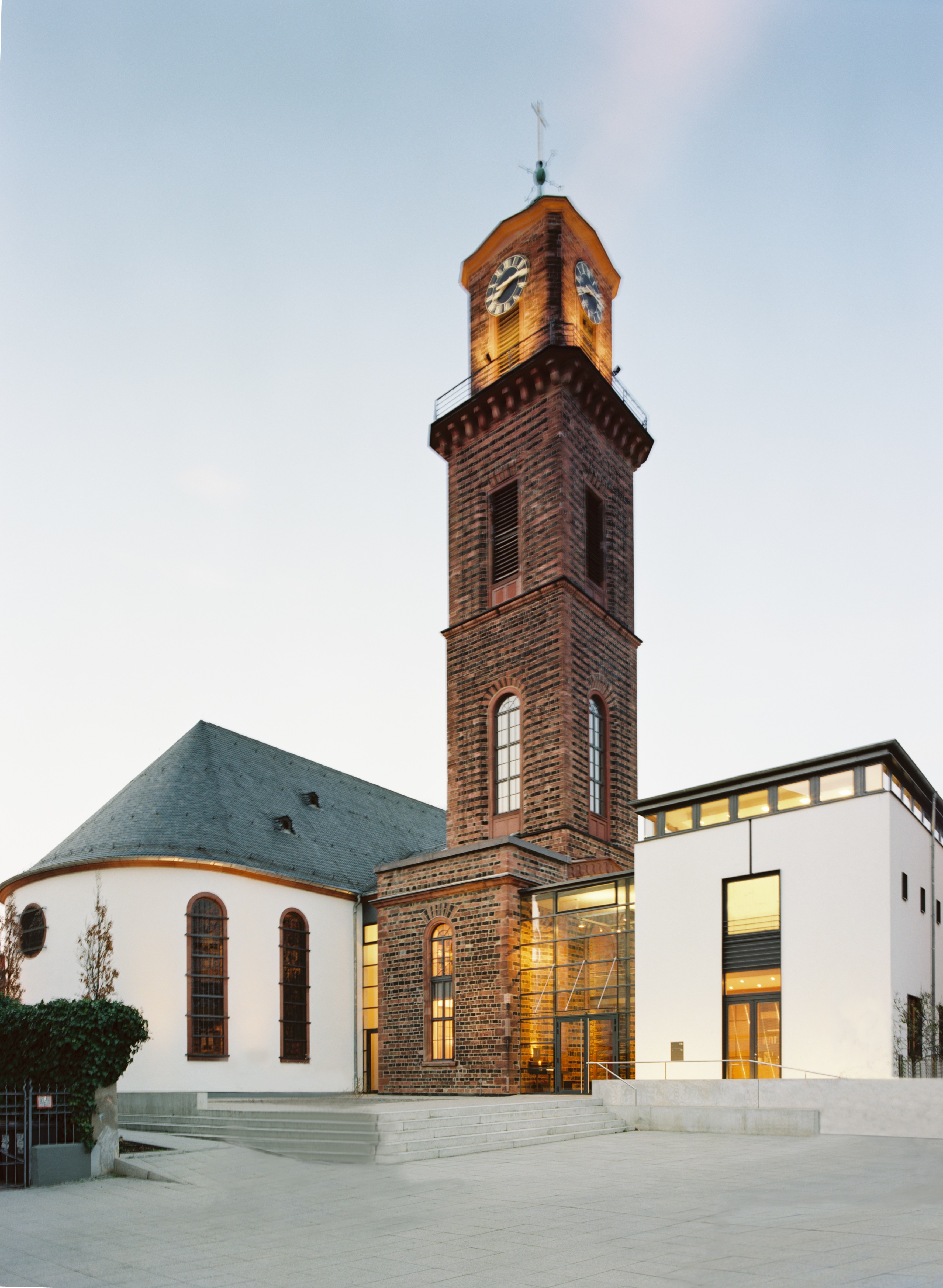 Die Evangelische Gemeinde Bockenheim ist eine moderne Großstadtgemeinde in Frankfurt am Main, in der wir feiern, zuhören, miteinander diskutieren und dabei die wichtigen Lebens- und Glaubensfragen in den Mittelpunkt stellen. Dazu gehören zentral das Feier