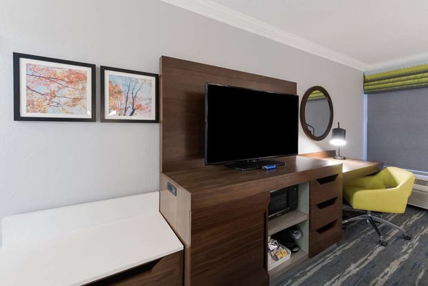 Images Hampton Inn & Suites Chicago/Hoffman Estates