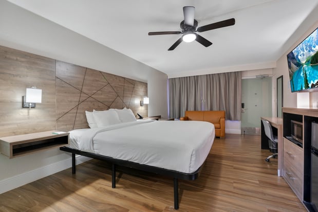Images Quality Inn & Suites Airport Cruise Port Hollywood