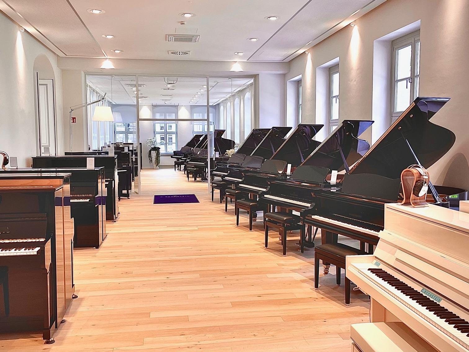 Klavierausstellung (Präsentationsraum) Nordflügel des C. Bechstein Centrum Dresden