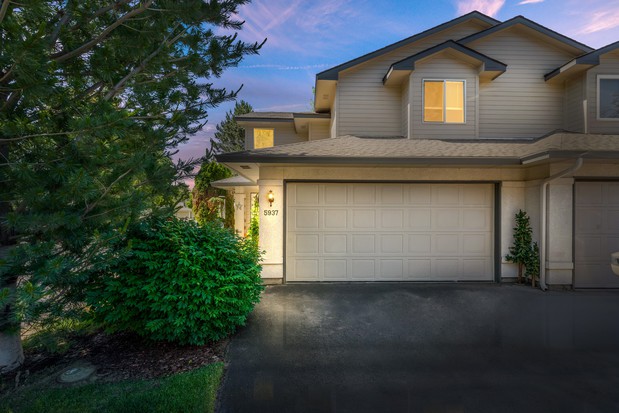 Images Jenna Nash, REALTOR | Resolute Realty | Silvercreek Realty Group
