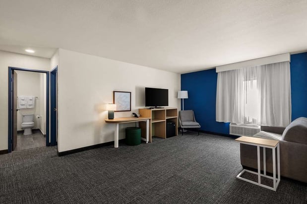Images Spark by Hilton Fort Wayne