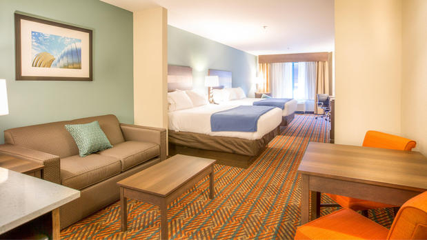 Images Holiday Inn Express Wichita South by IHG