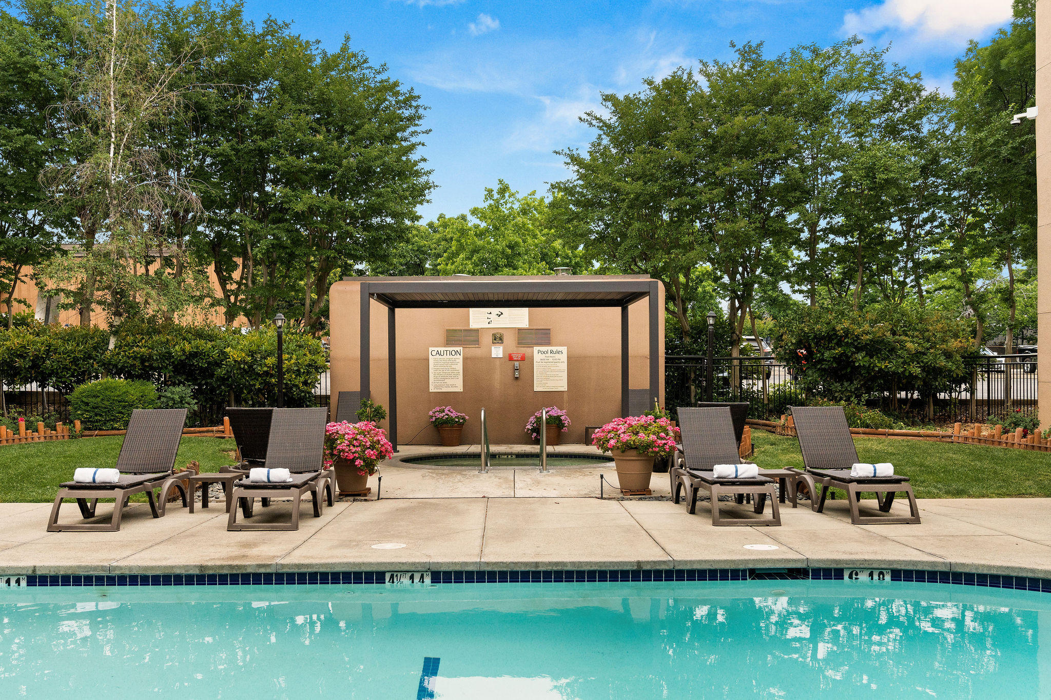 Outdoor Pool & Spa