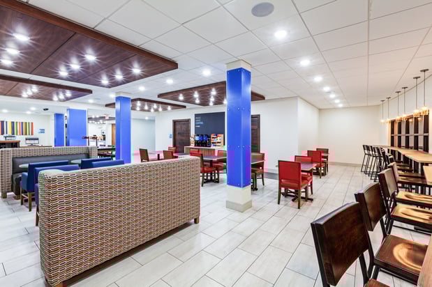 Images Holiday Inn Express & Suites Sealy by IHG