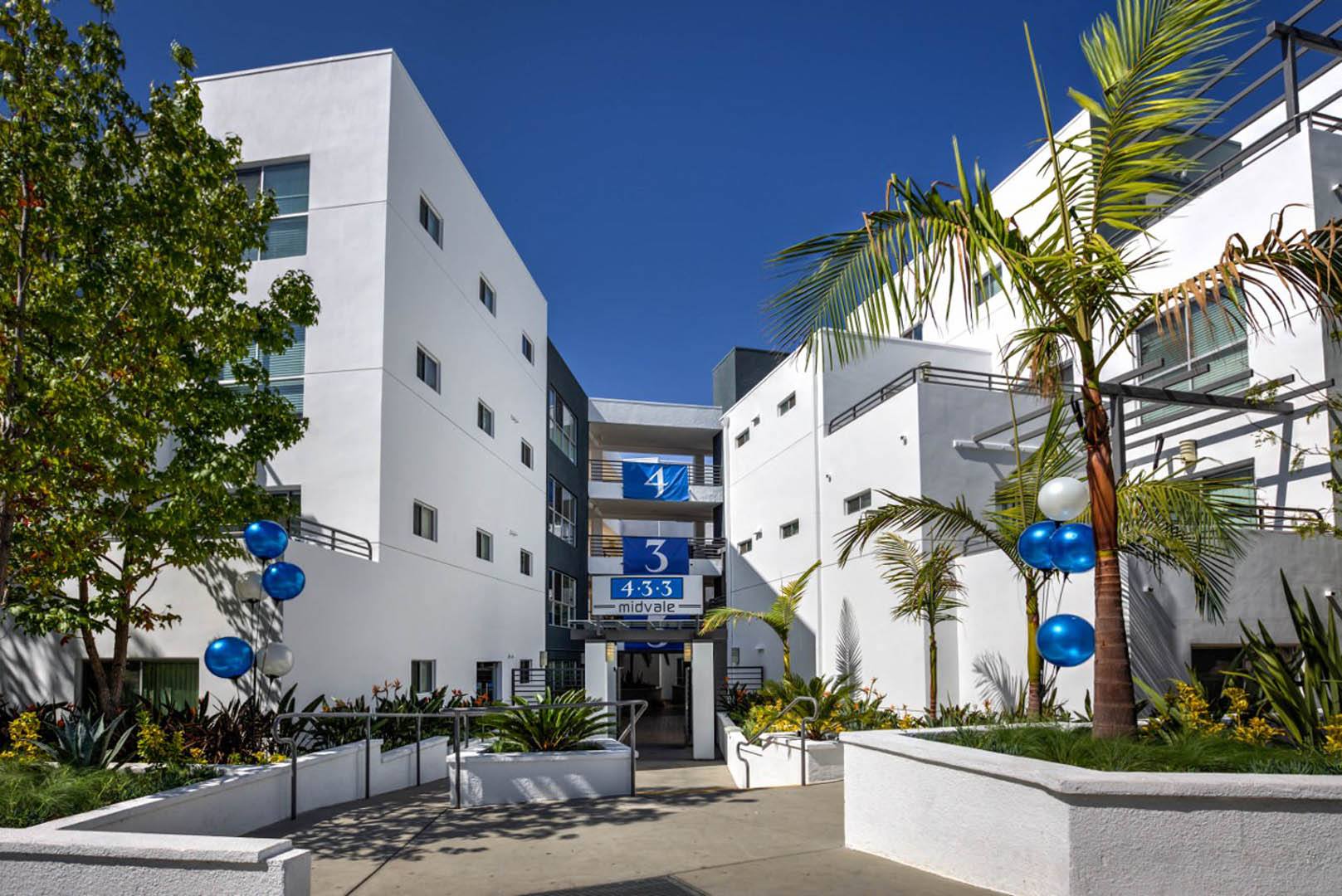 Exterior View 433 Midvale - Student Housing at UCLA Los Angeles (310)824-1737