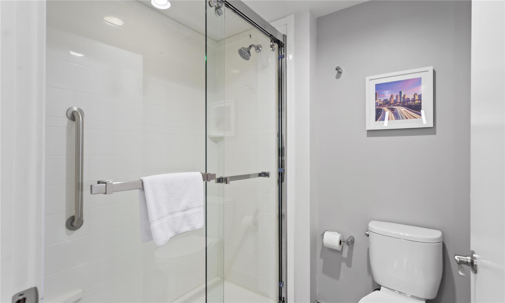Guest room bath