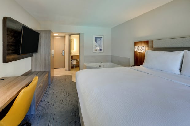 Images Holiday Inn Express & Suites Branson 76 Central by IHG